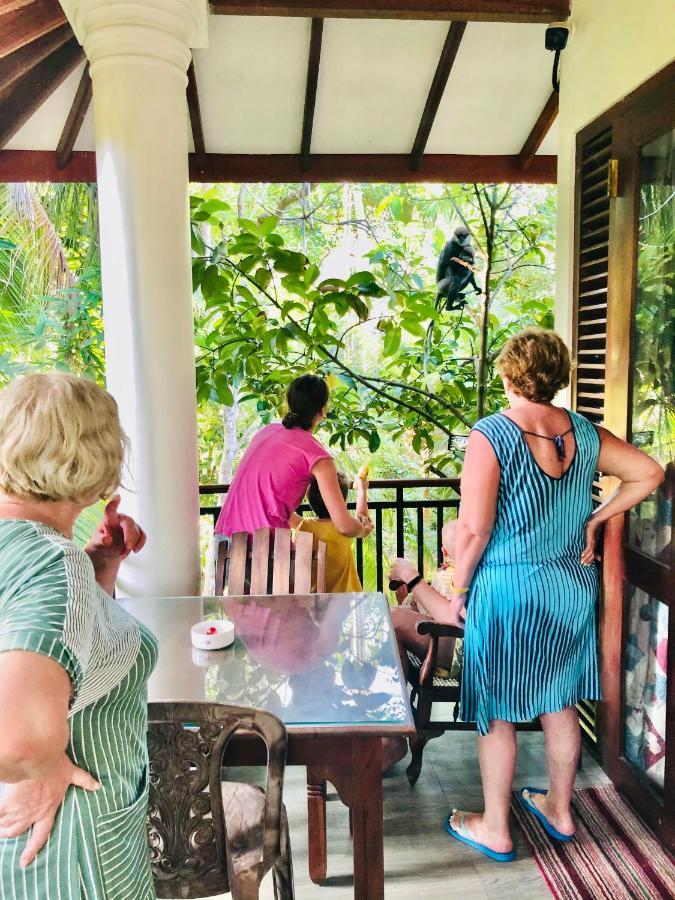 Villa White Хіккадува Екстер'єр фото