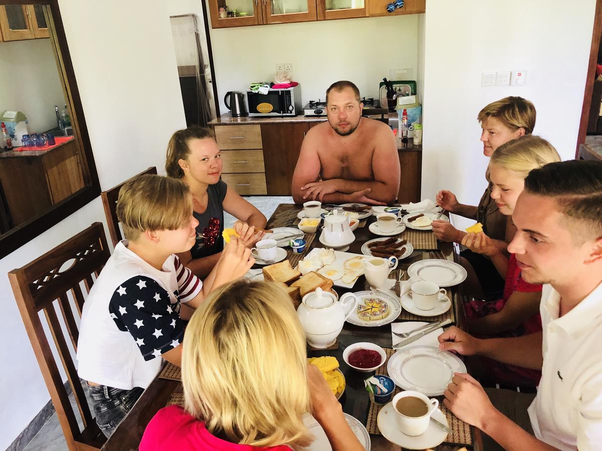 Villa White Хіккадува Екстер'єр фото