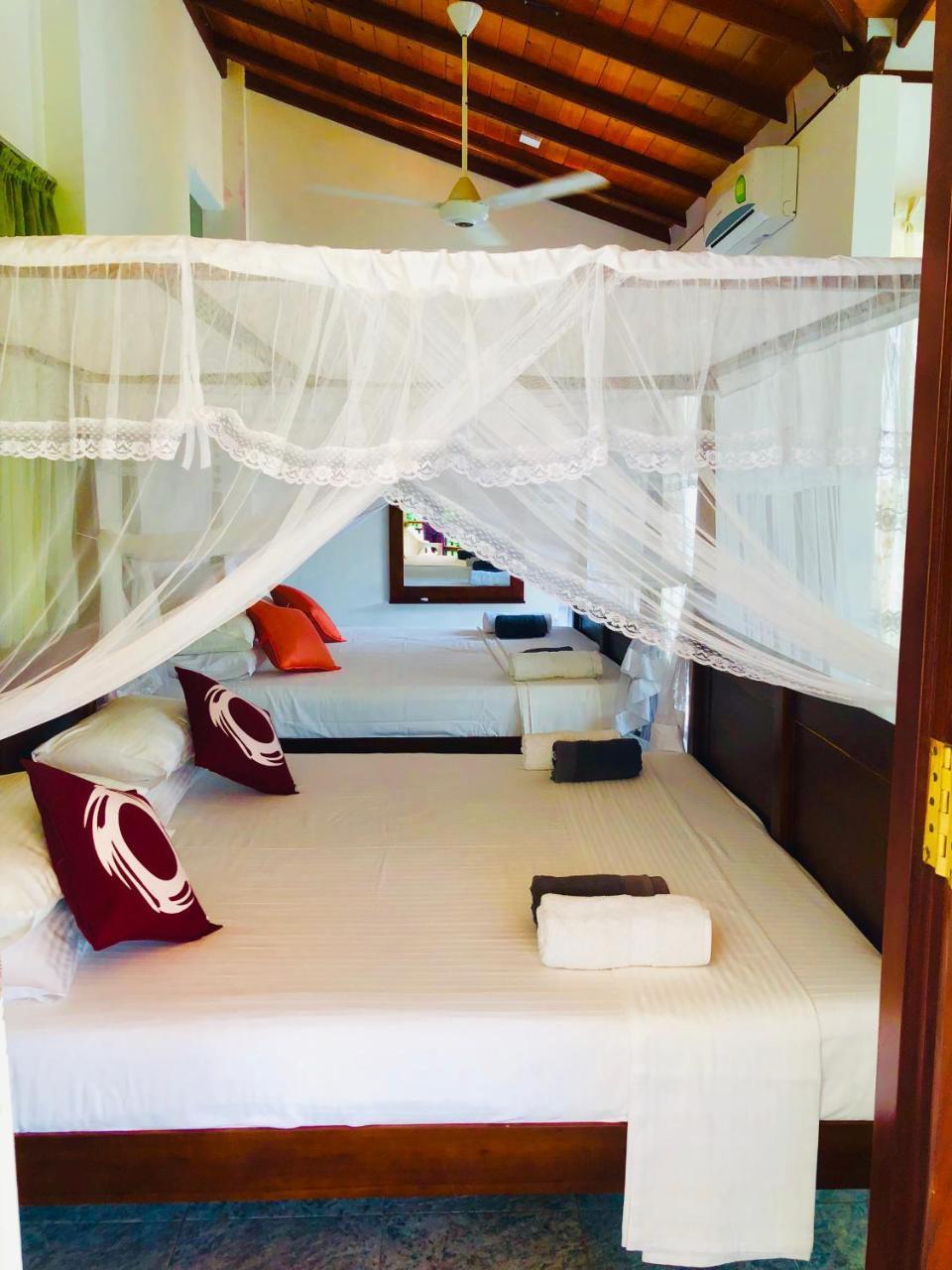 Villa White Хіккадува Екстер'єр фото